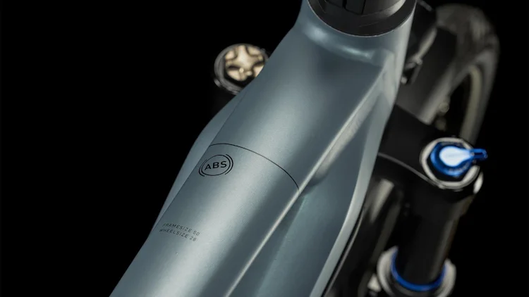 Vélo de ville électrique Cube Kathmandu Hybrid ABS 750wh- cadre bas – gris émeraude & bleu – Image 3